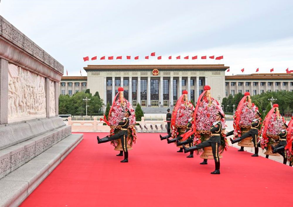 A ceremony presenting flower baskets to fallen heroes to mark Martyrs' Day is held at Tian'anmen Square in Beijing, capital of China, Sept. 30, 2024. (Xinhua/Yin Bogu)