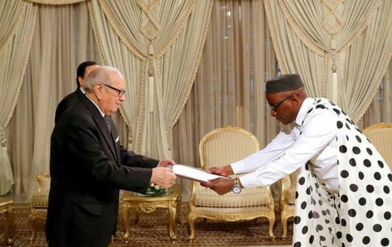 Sheikh Harerimana presenting credentials to Tunisian president.
