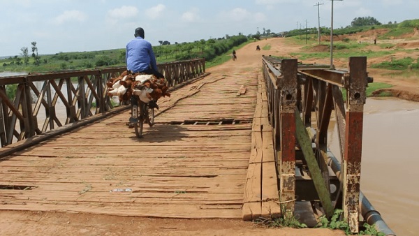The bridge connects Gashora sectors in Bugesera and Rukumberi districts in Ngoma district.