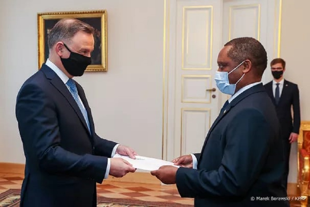 Rwanda’s ambassador to Poland, Prof. Shyaka presenting credentials. 