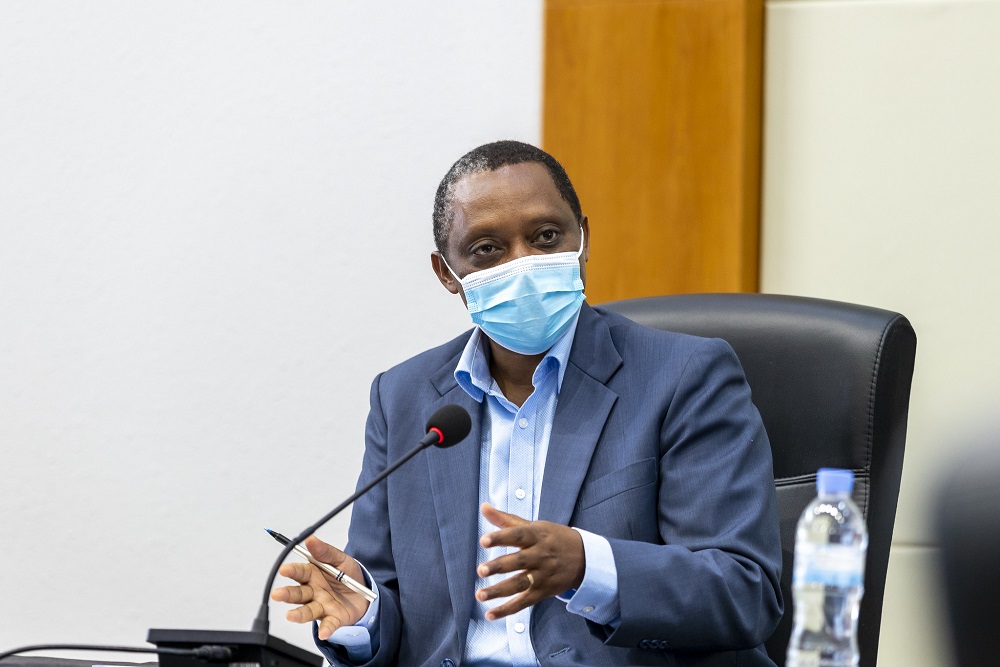 Rwanda’s ambassador to Poland, Prof. Anastase Shyaka has revealed that some embassy’s officials spent a week waiting for Rwandans crossing from Ukraine to support them.  