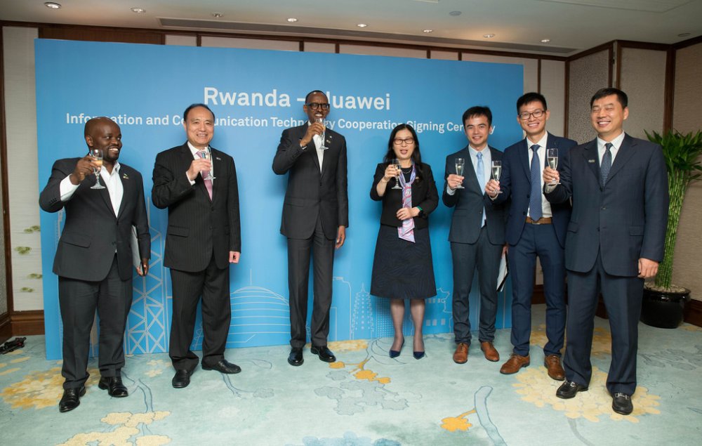 President Kagame officiated the signing of Memorandum of Understanding between the Government of Rwanda and Huawei Technologies
