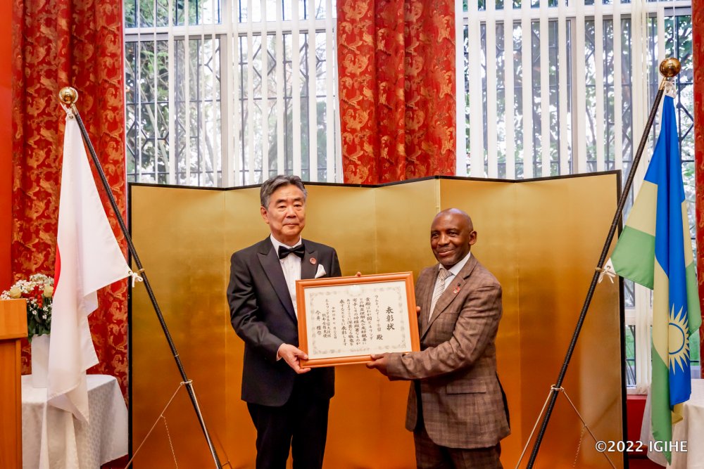 Charles Mafigi Sinamenye representing Umuco Mwiza School receiving an award during the event.