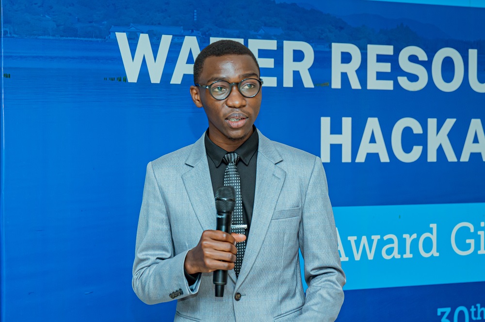 Singirankabo Emmanuel presents his innovative water conservation project and its potential impact.