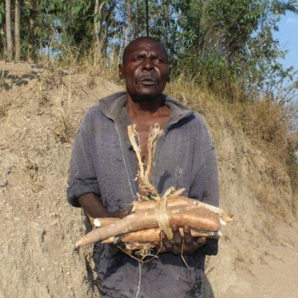 Sinzibiramuka holding stolen cassava