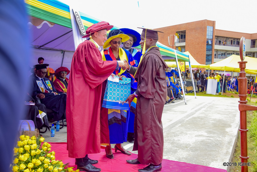 SKOL awards the best 2 graduates at UTAB. 