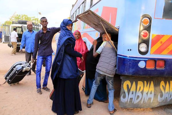 Somali refugees get ready to board a bus in Dadaab on June 16, 2016 for voluntary repatriation to Somalia. 