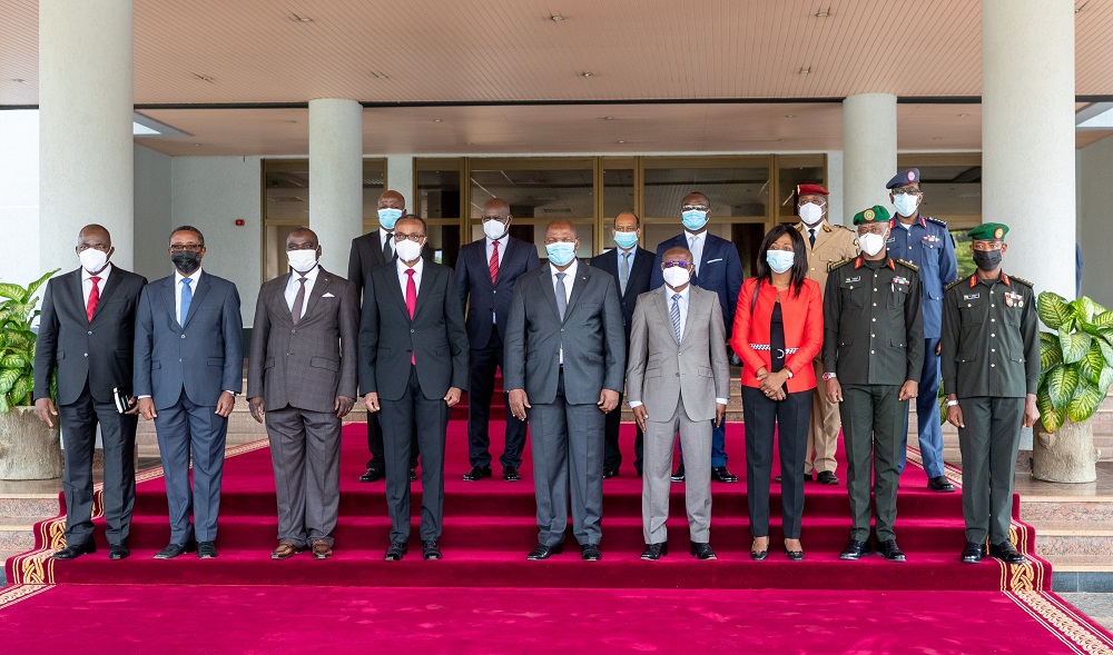 CAR President and accompanying delegation in a group photo with Rwandan officials and senior RDF officers.  