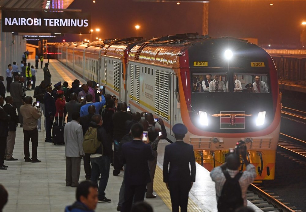 The first train of the Mombasa-Nairobi Standard Gauge Railway (SGR) arrives at Nairobi Terminus in Nairobi, Kenya, May 31, 2017. (Xinhua/Chen Cheng)