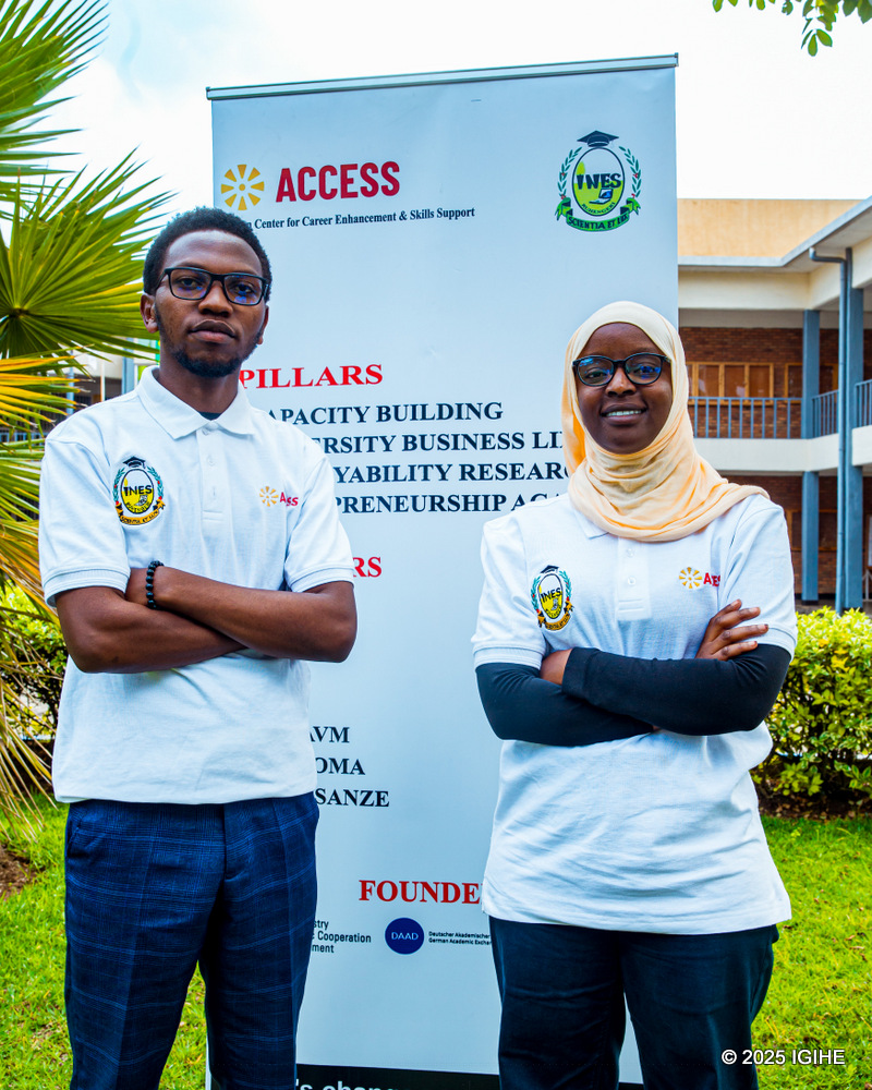 Umutoni Sumaya and Ukunzwenimana Olivier are working on an eco-friendly project to produce fertilizer from agricultural waste and chicken manure.