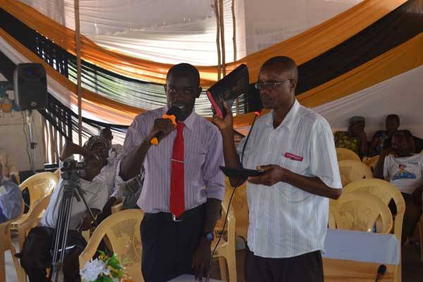 Tana Delta OCPD Robinson Thuku takes an oath before testifying during a public inquiry in Tana River on November 3, 2016. KNCHR has challenged the government to make public the findings of a judicial commission that investigated the Tana Delta killings.