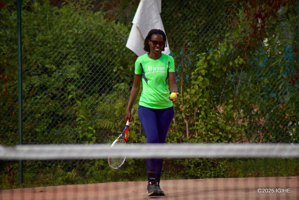 Attendees of the 'Journée Sportive' also played tennis.