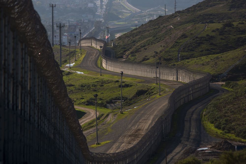 The wall separating US and Mexico.