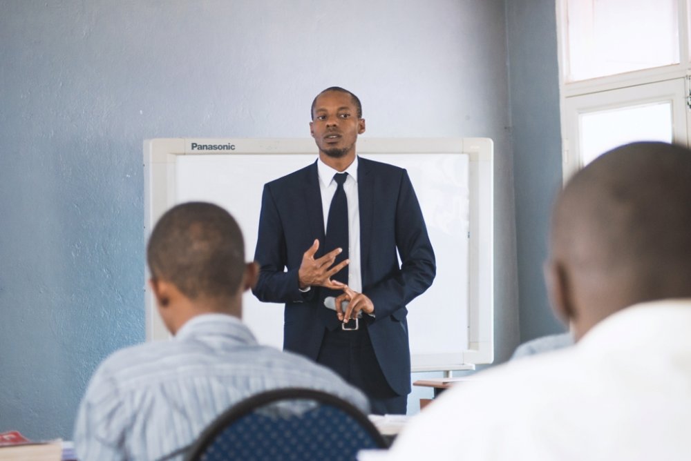 Students who attend these trainings will learn how to control the en-route journey of the flight