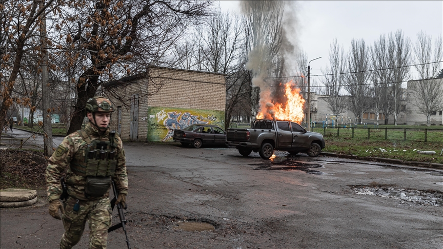 A policeman runs after a Russian FPV drone crashes into a vehicle in Druzhkivka, Ukraine, 18 December 2025. Russia has taken control of the settlement of Prylipka in eastern Ukraine's Kharkiv region and Andriivka in the Dnipropetrovsk region within the last 24 hours.