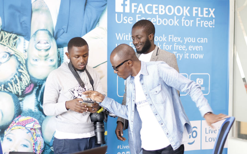 Tigo user receiving explanations of how Facebook Flex functions.