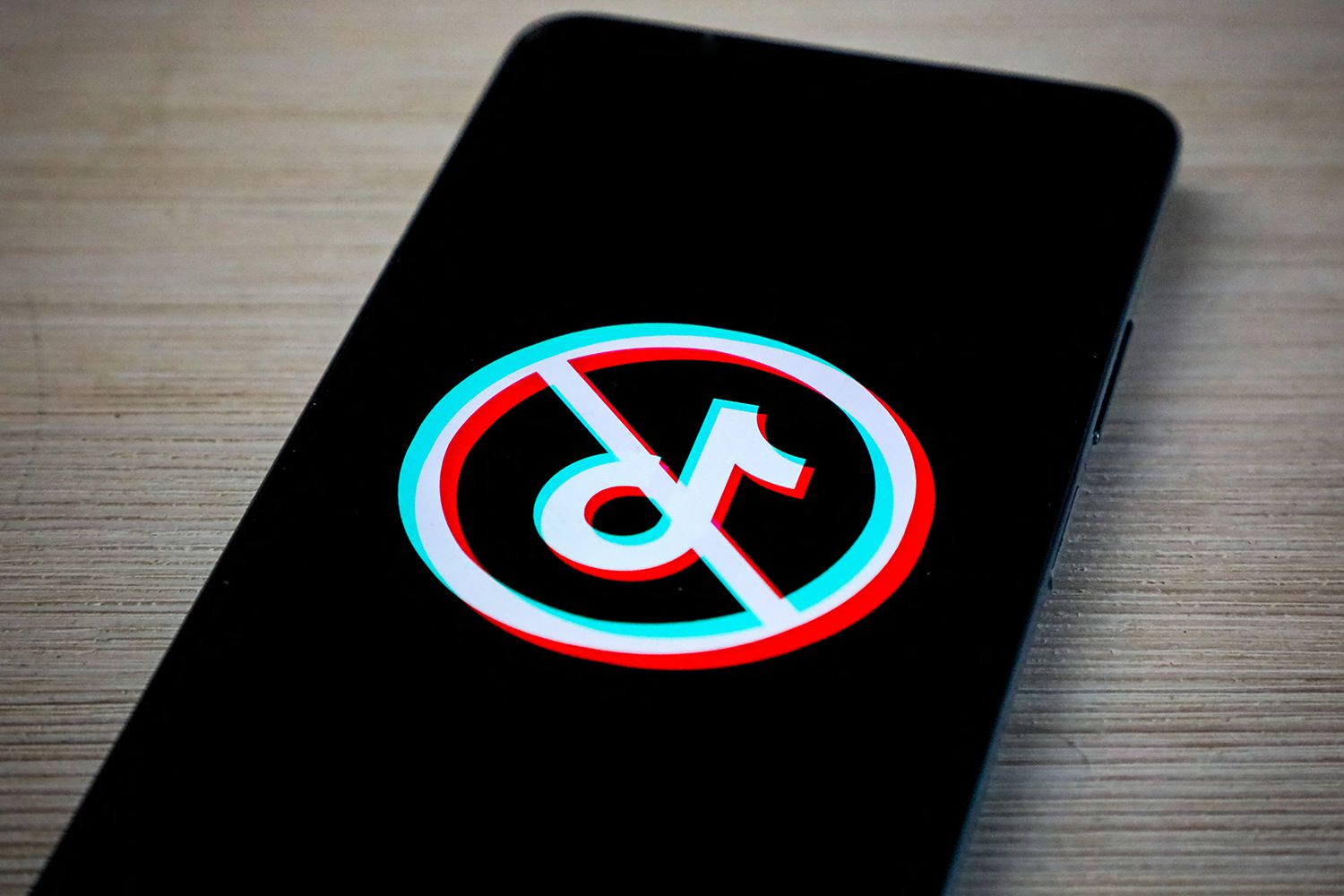 TikTok ceased operations in the United States late Saturday, vanishing from Apple’s App Store and Google’s Play Store just hours before a federal law mandating the app’s shutdown took effect.