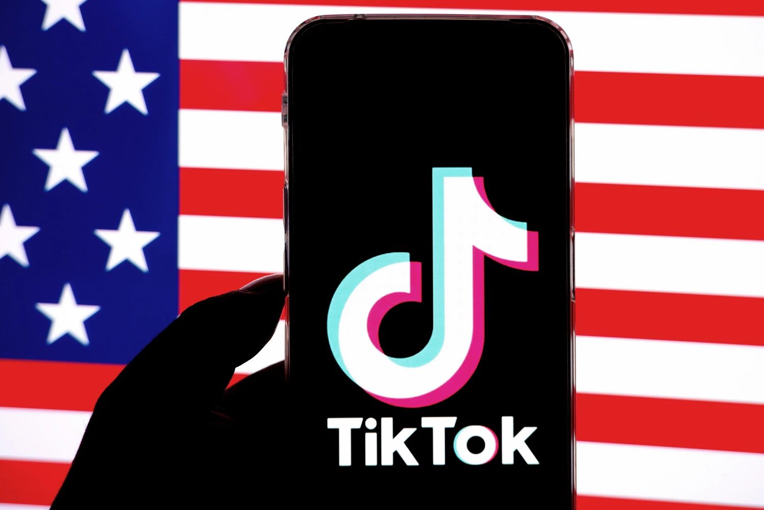 TikTok resumed its service in the United States on Sunday, hours after it was suspended, blocking access to millions of users across the country.
