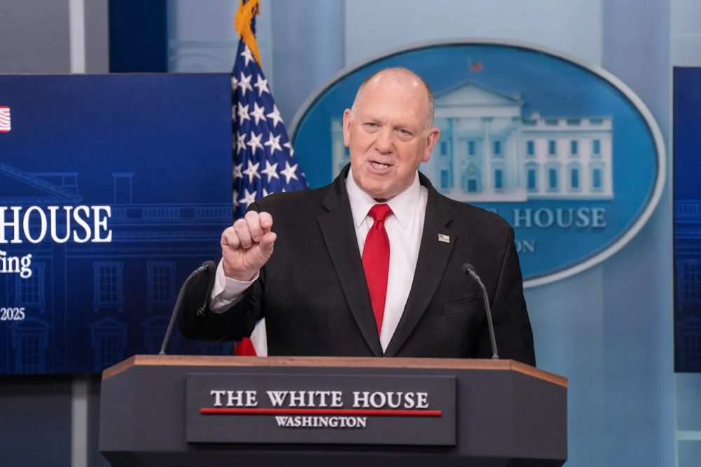 The United States' Border Chief, Tom Homan, has criticised the United Kingdom for failing to implement its migrant relocation agreement with Rwanda, attributing the collapse of the plan to a lack of strong leadership in London.