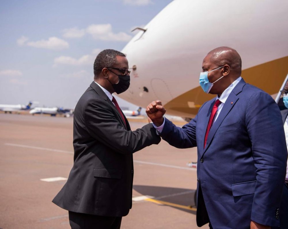 Upon arrival at Kigali International Airport, Touadéra was welcomed by the Minister of Foreign Affairs, Dr. Vincent Biruta.