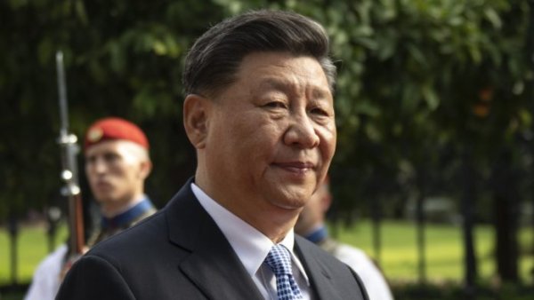 Xi Jinping, chairman of the Central Military Commission (CMC), has signed an order to commend two outstanding military units and two individuals.