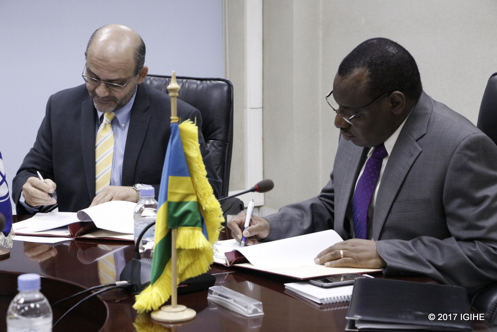The representative of WB to Rwanda,Yasser El-Gamal and the Minister of Finance and Economic Planning, Amb Claver Gatete signing agreements.