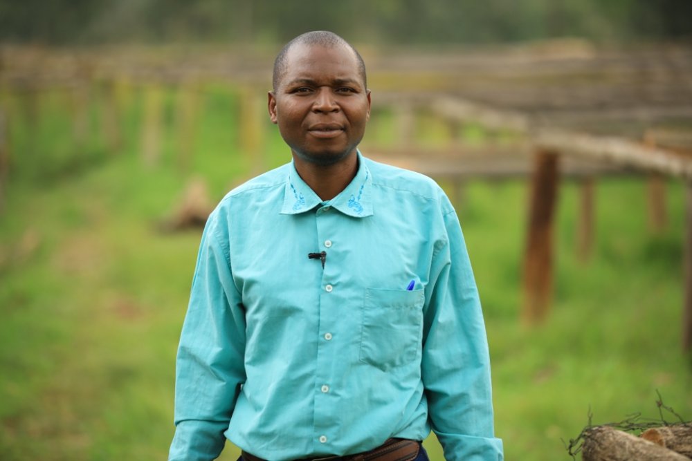 Civilise Jean de Dieu, the farmers’ representative in Muyongwe said that the bonus he has received will enable him to better treat his coffee and improve its quality.