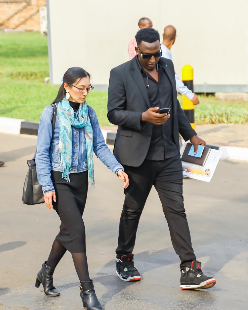 Junior Giti, the brother of Yanga is among relatives who welcomed his body at the airport. 