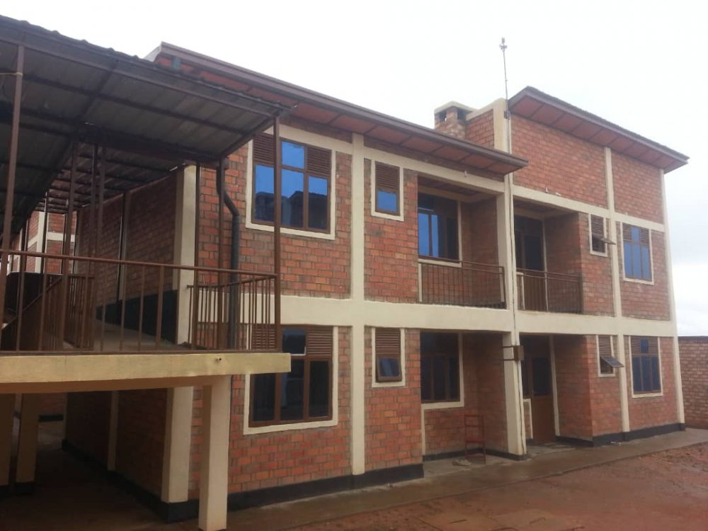 The estate is made of five semi-detached apartments, each accommodating 8 families.