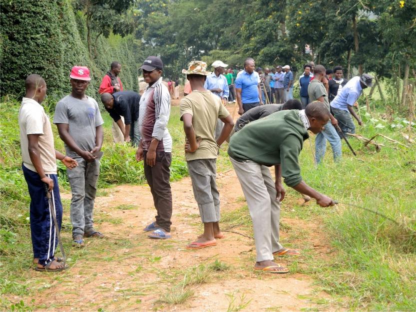 As with any volunteer effort, some people work while others stand around chatting. Umuganda is as much about helping each other and the nation as it is about keeping connected. (GSR photo / Melanie Lidman)