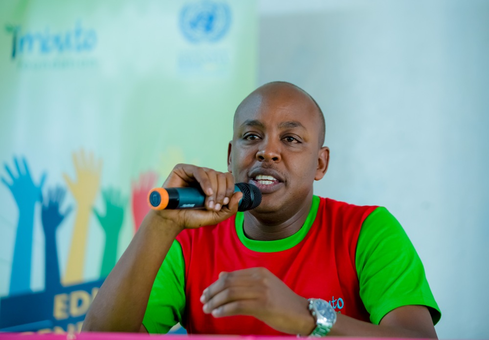 Abdallah Murenzi, the national coordinator for Rwanda Youth Volunteers in Community Policing (RYVCP) told the students that contributing to the development of the country does not require being financially stable.