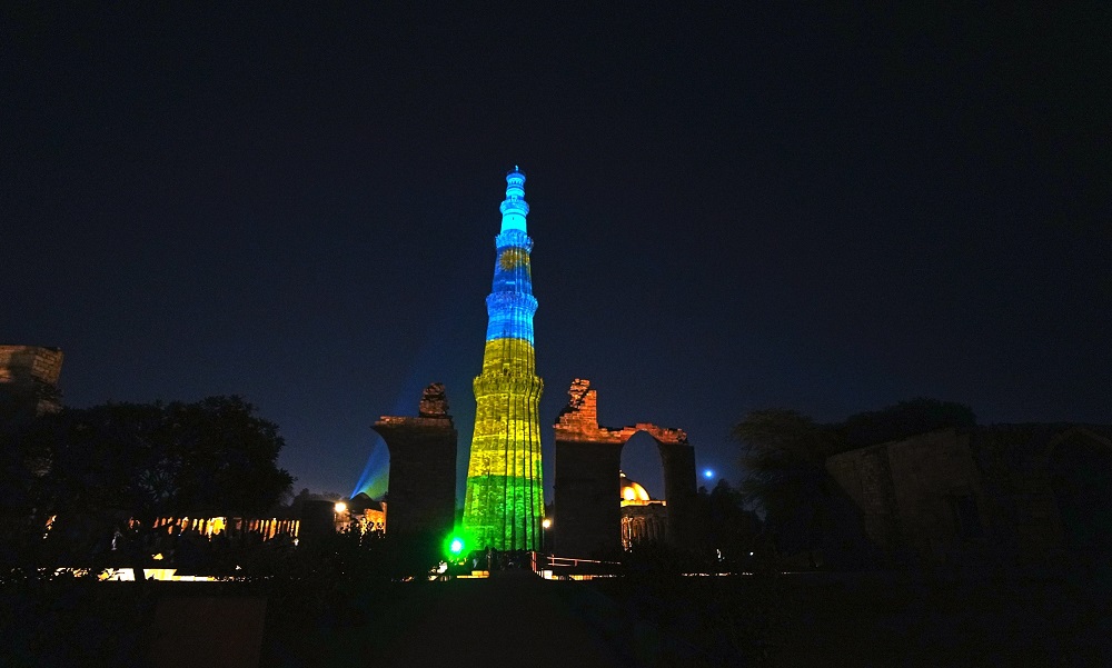The Qutub Minar tower was lit in the colors of the Rwandan flag on April 7th.