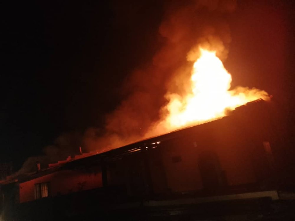 Eyewitnesses at the scene reported being caught off guard by the fire, which they say originated in the kitchen before rapidly spreading to other parts of the hotel.