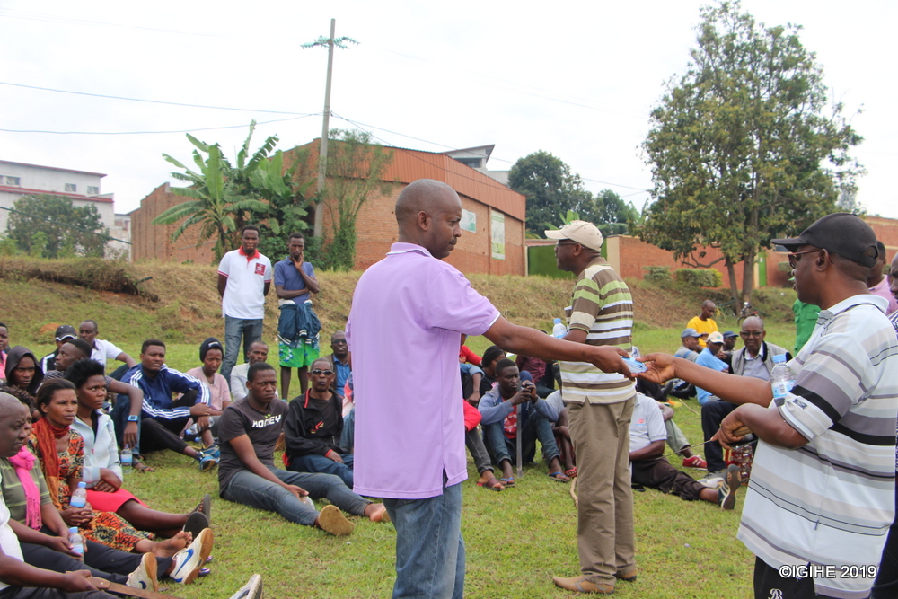 KBS Staff also offered Tap&Go cards with an amount of Rwf1000 to 300 Citizens
