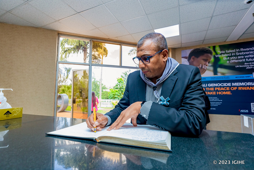 The Managing Director of Toyota Rwanda, Timimi Ali also signed the guest book. 