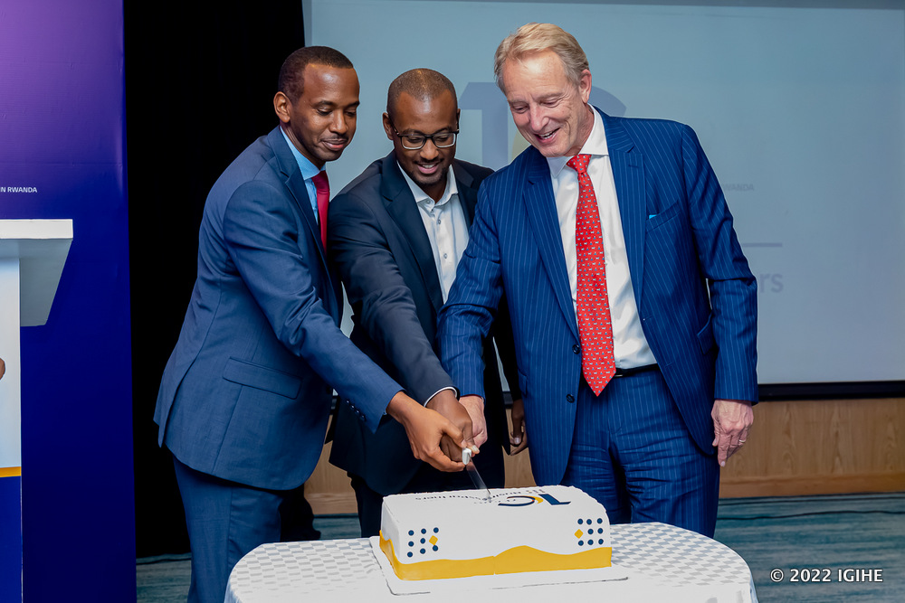 Participants of the event cutting a cake in celebration of the company's ten-year anniversary. 