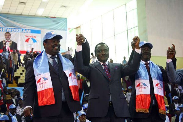 Amani Party leader Musalia Mudavadi (left), Wiper Party leader Kalonzo Musyoka (centre) and ODM leader Raila Odinga at Moi Sports Centre, Kasarani in Nairobi on December 13, 2016 during the Wiper Party’s National Delegates’ Conference.