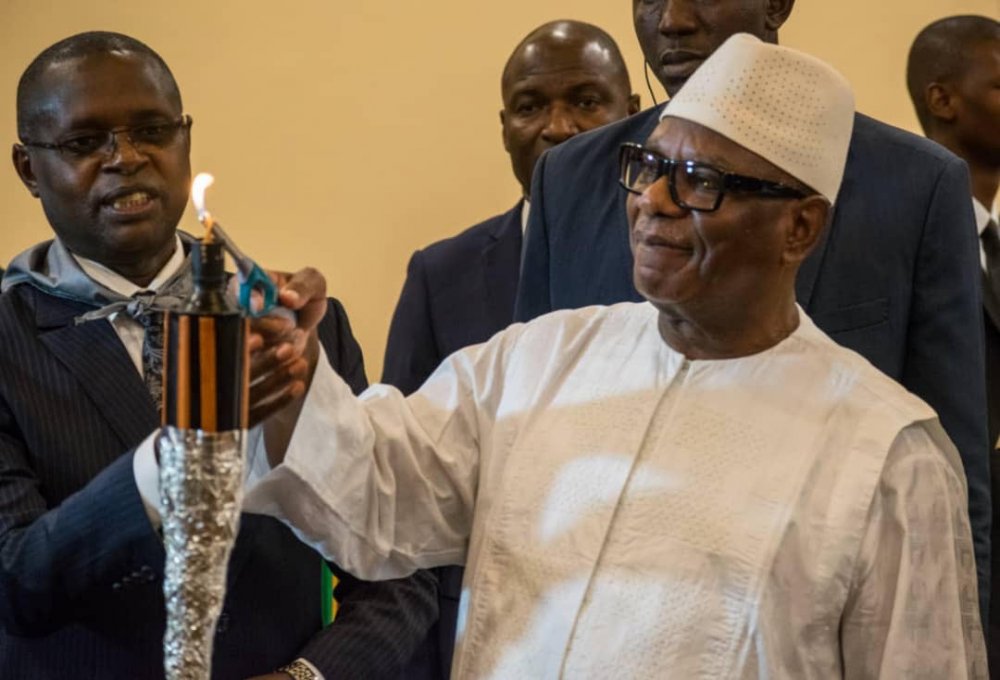 Malian President Keita and Ambassador Harebamungu lit the flame of remembrance 