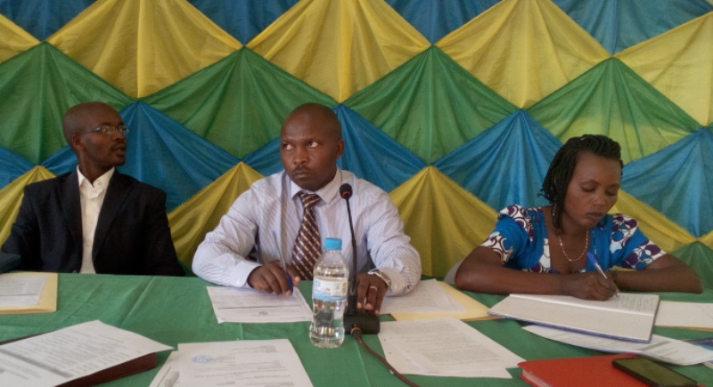 The president of Rusizi district advisory committee, Dr Télesphore Ndabamenye in the middle