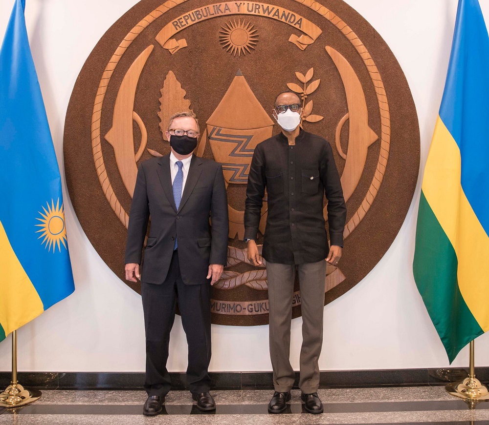 President Paul Kagame and Jeffrey David Feltman posing for a photo.