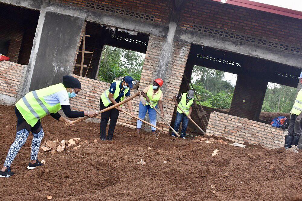 Participated in the community work are from different Clubs .