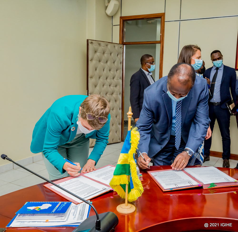 The grant agreement worth Rwf8.9 billion was signed on Wednesday 8th December 2021.  