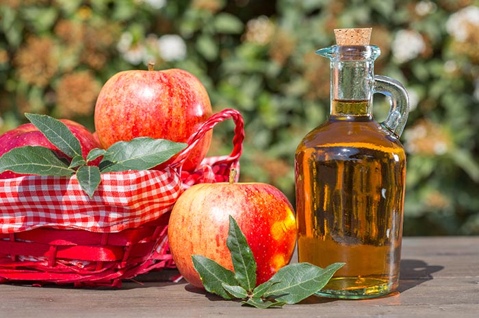 Vinegar, especially ACV, is yet another potent remedy that is fail-proof when it comes to fighting vaginal odor.