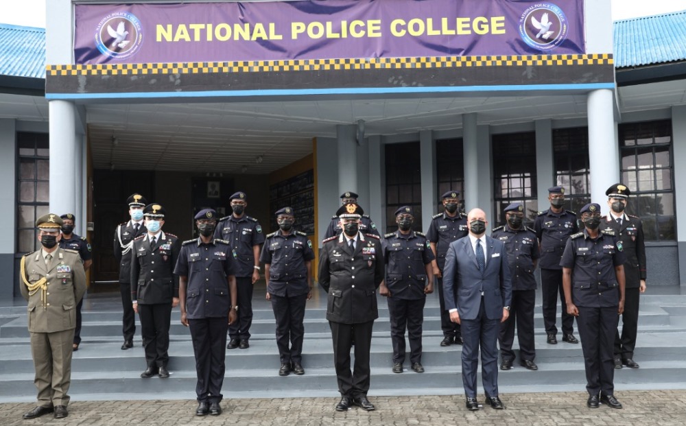 The Commander General of the Italian Arma dei Carabinieri, Lt. Gen Teo Luzi and accompanying delegation in a group photo with RNP officers.  