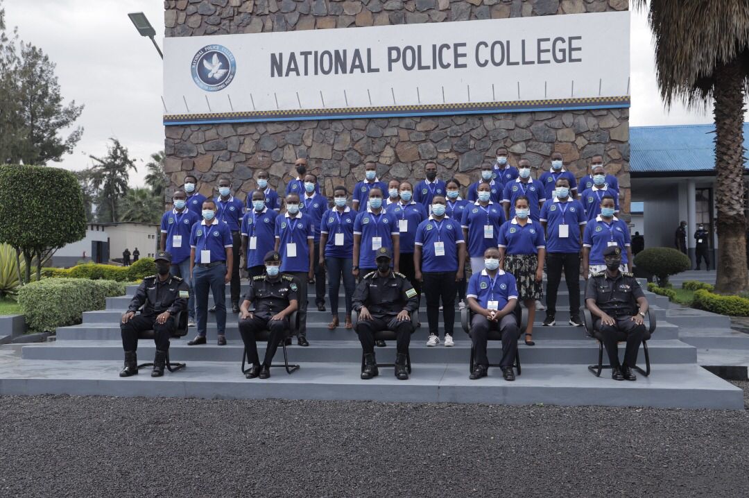 Youth volunteers in a group photo with RNP officers.