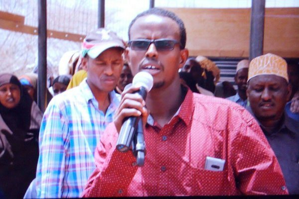 Somalia's Diff District Commissioner Hassan Abdi Ali addressing a meeting in Diff, Wajir County on October 14, 2016. He said the Kenya Somalia border would hinder fight against terrorism.