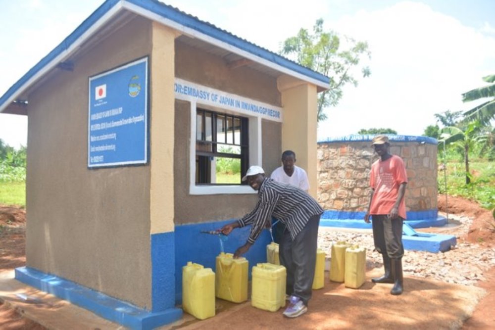 Bugesera residents start to fetch clean water from kiosks