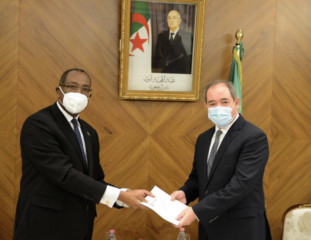 Ambassador Alfred Gakuba Kalisa presented copies of letters of credence yesterday to represent Rwanda in Nigeria.
