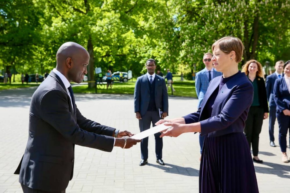 Ambassador Olivier Nduhungirehe has presented credentials to the President of Estonia, Kersti Kaljulaid to represent Rwanda in the country.