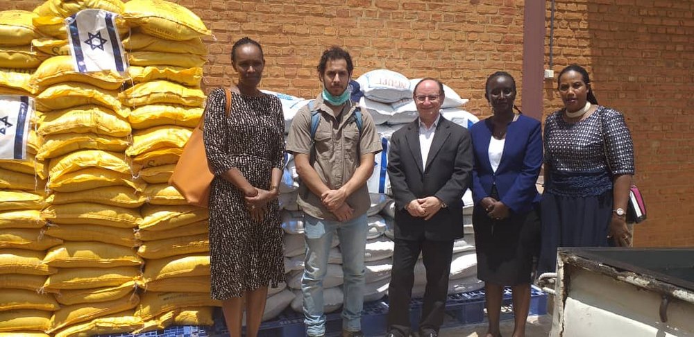 Israel embassy in Rwanda donates food to vulnerable families as coronavirus crisis rages
